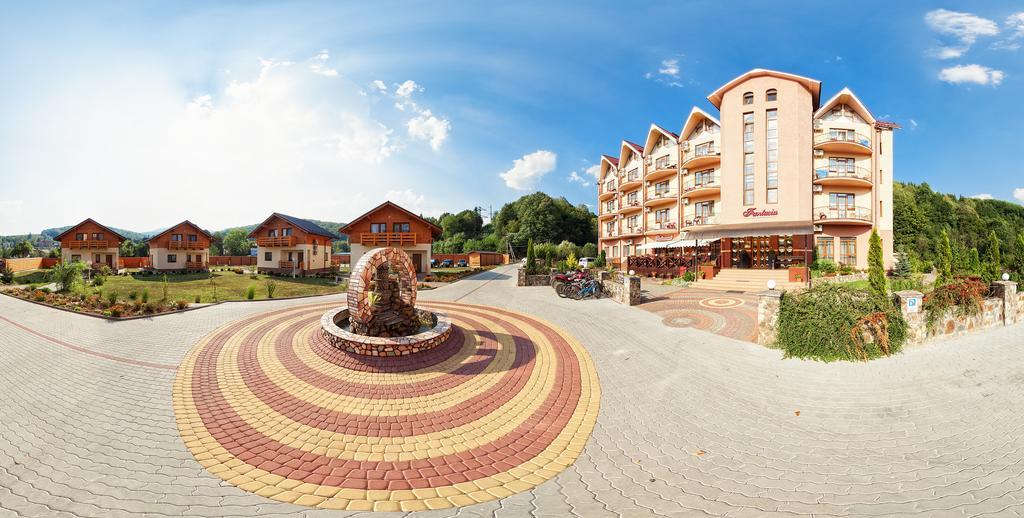 Fantasia Hotel Polyana  Bagian luar foto