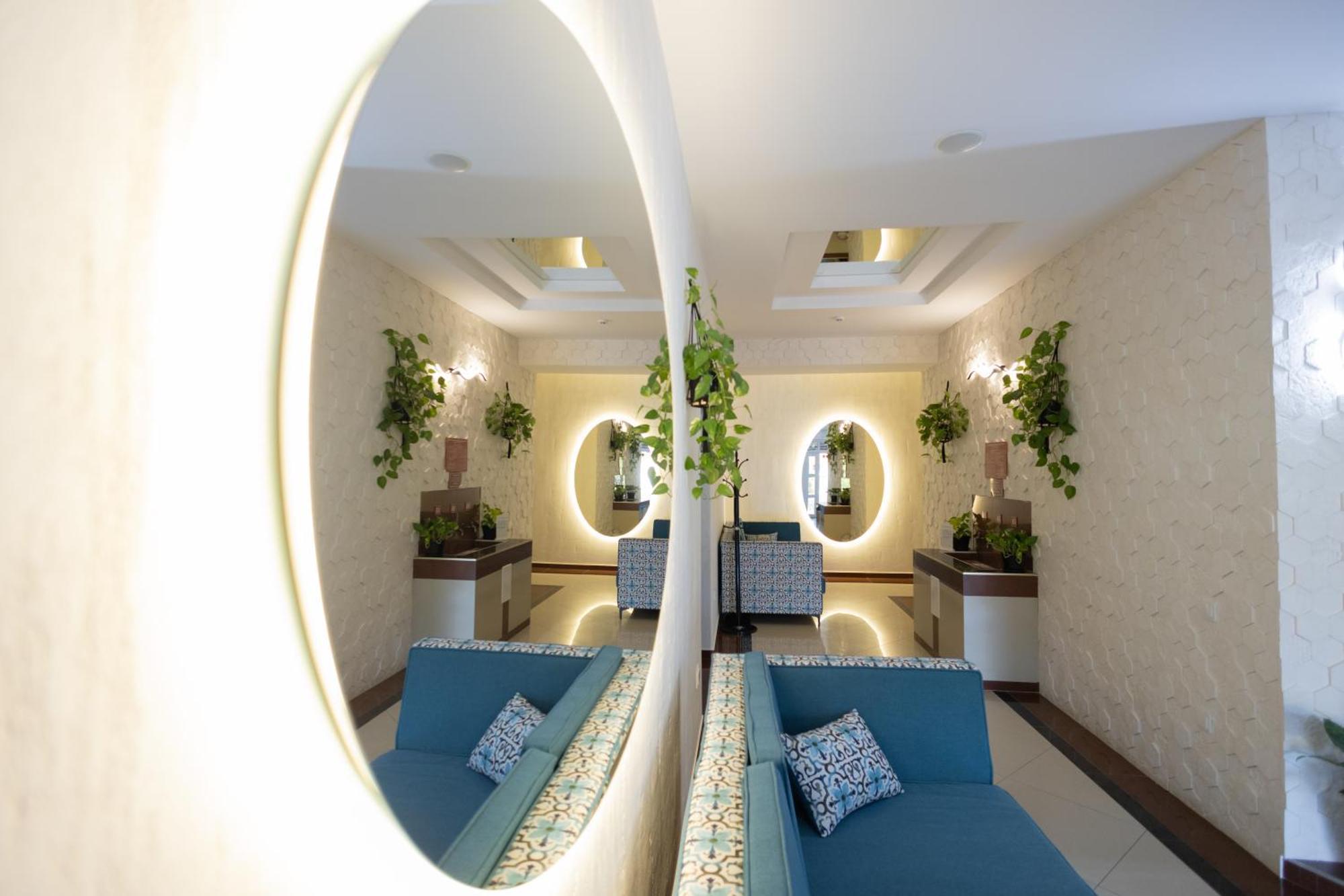 Fantasia Hotel Polyana  Bagian luar foto