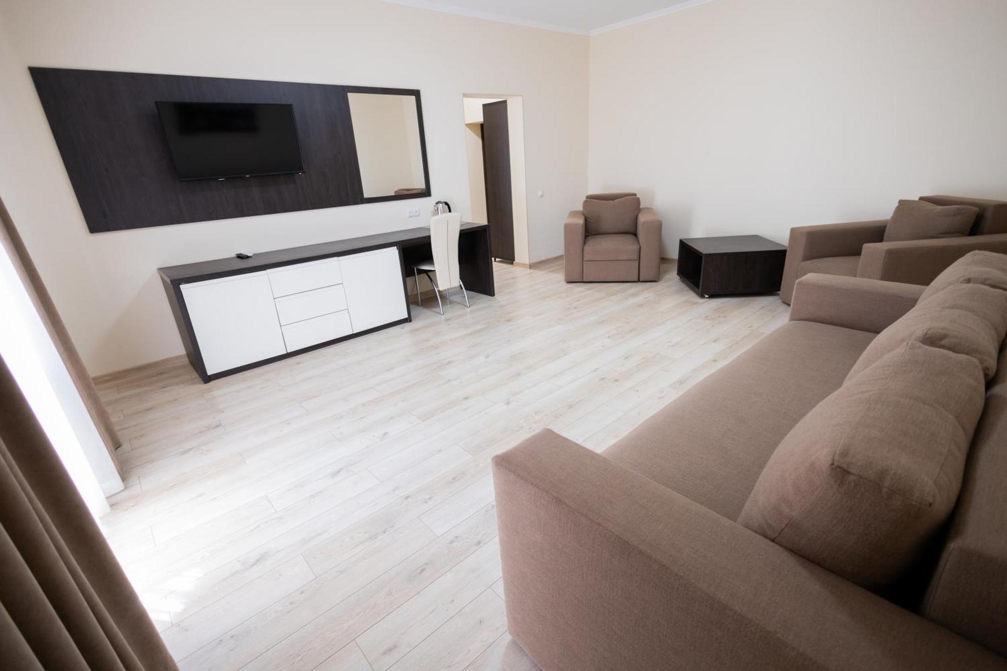 Fantasia Hotel Polyana  Bagian luar foto