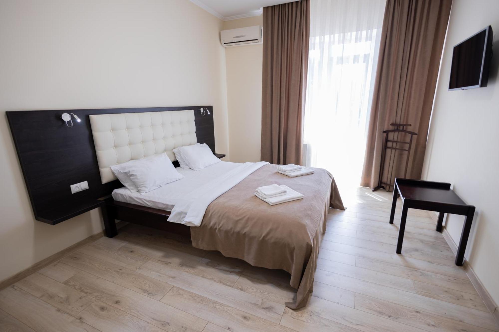 Fantasia Hotel Polyana  Bagian luar foto