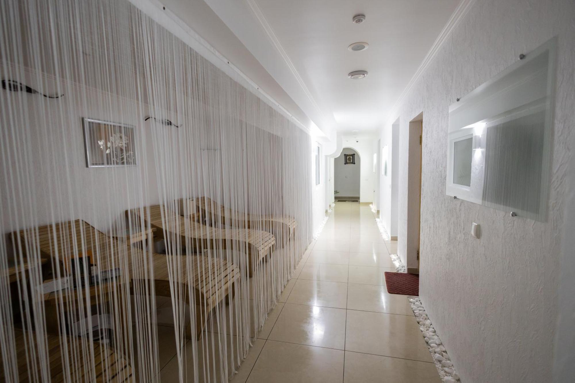Fantasia Hotel Polyana  Bagian luar foto