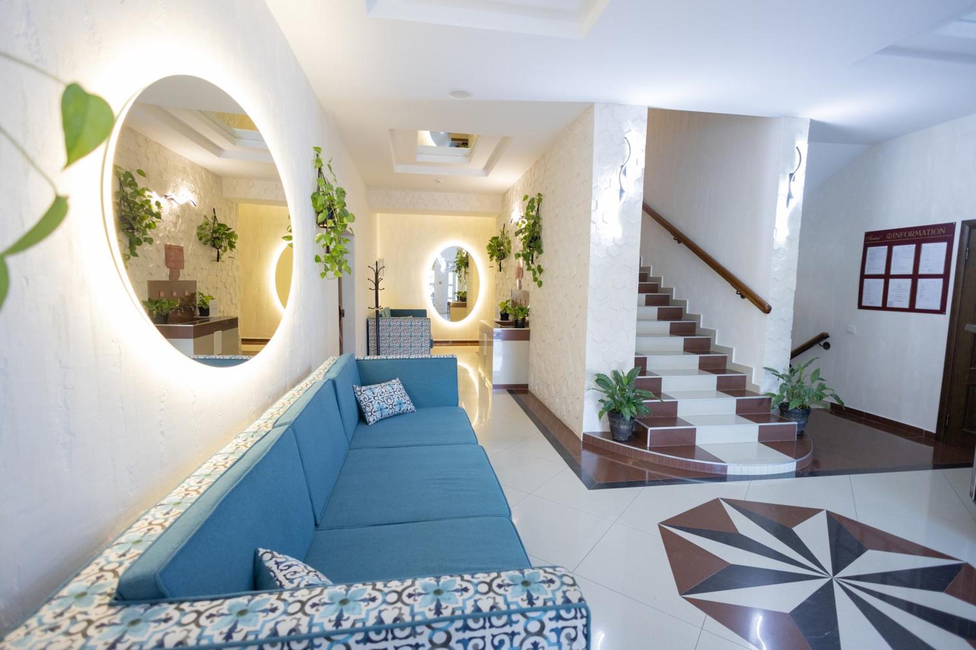 Fantasia Hotel Polyana  Bagian luar foto