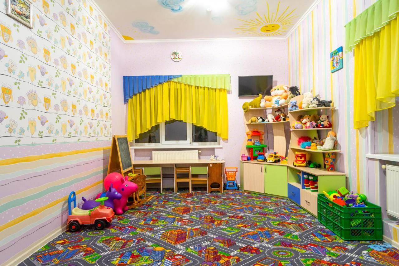 Fantasia Hotel Polyana  Bagian luar foto
